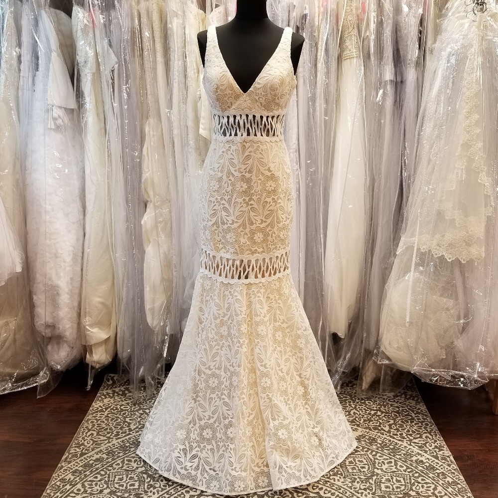 Ivory Lace Bohemian Bridal Dress